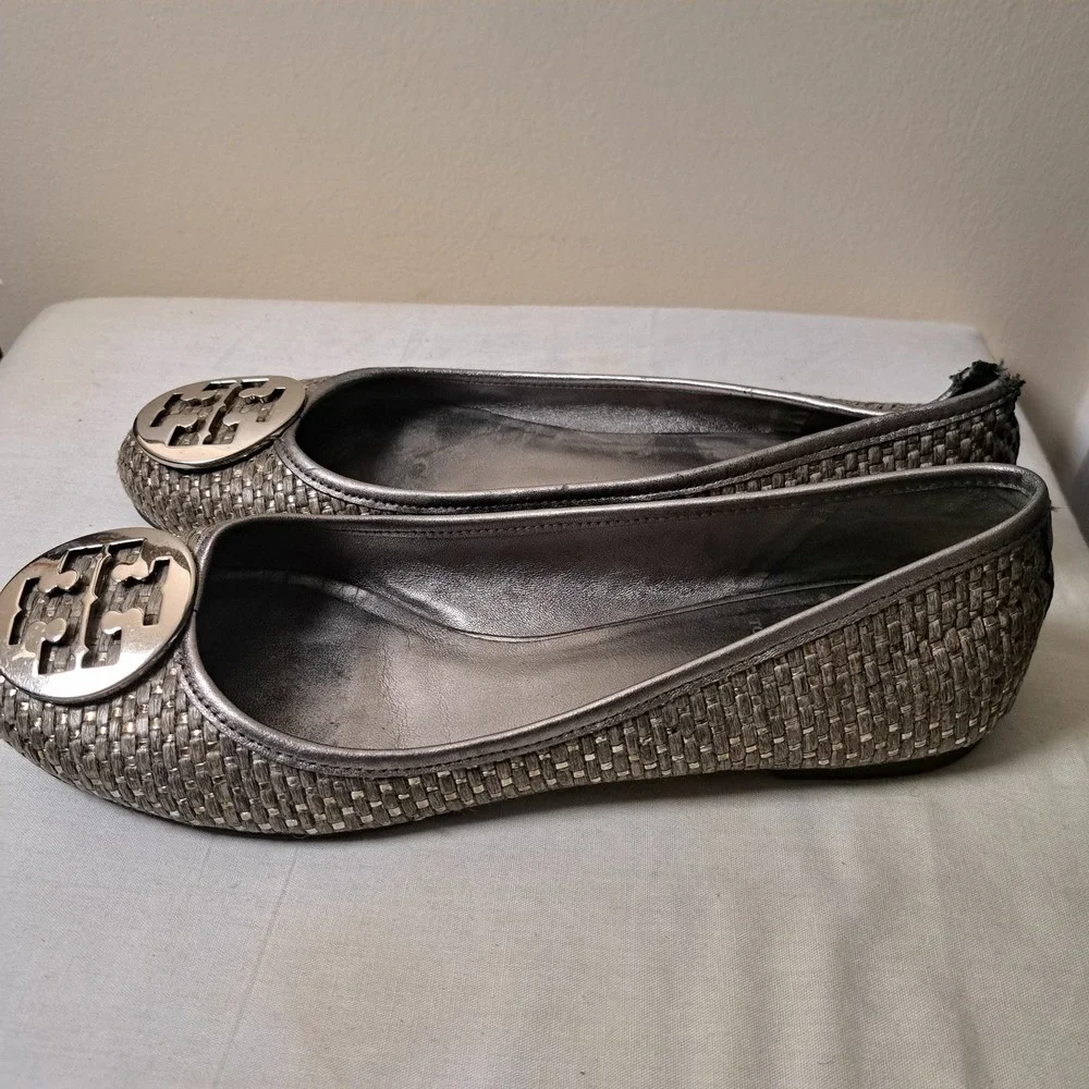 Tory Burch Reva Ballet Flats‎ Woven Metallic Pewter Silver Logo Medallion Shoes